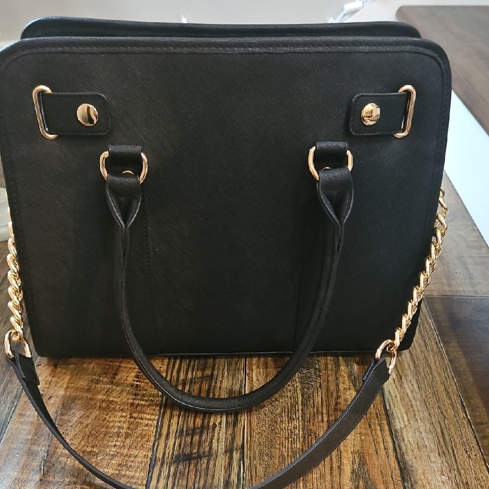 Elegant DS Black, Pink, and White Large Handbag with Gold Accents.... - Picture 5 of 9
